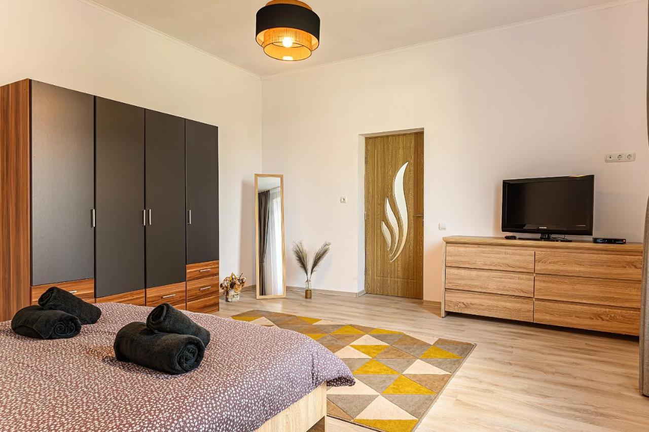 Mountain Oasis Apartment Sinaia Kültér fotó